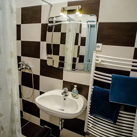 Apartment New With 3 Bedrooms, A/c And Balcony Budapest