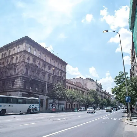 New With 3 Bedrooms, A/c And Balcony Budapest