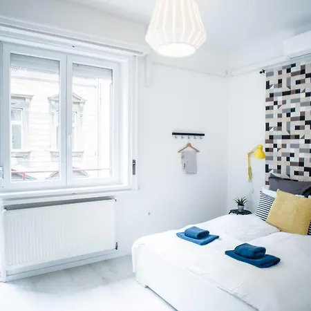 Apartment New With 3 Bedrooms, A/c And Balcony *