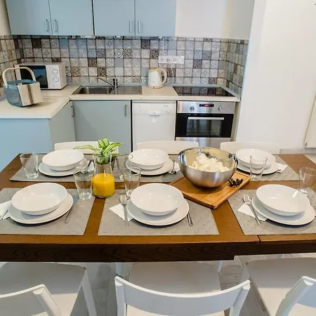 Apartment New With 3 Bedrooms, A/c And Balcony Budapest
