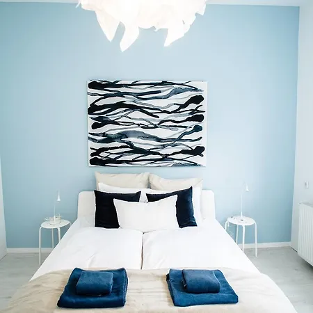 New With 3 Bedrooms, A/c And Balcony Budapest