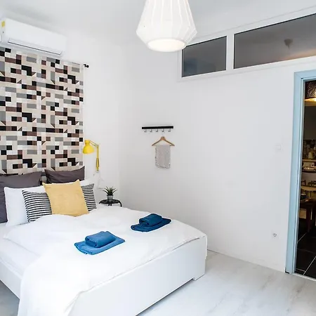 New With 3 Bedrooms, A/c And Balcony Apartment *