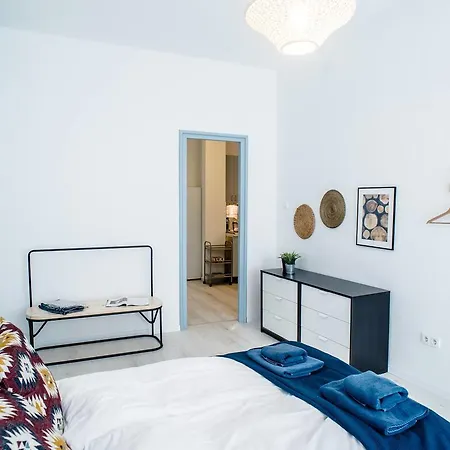 New With 3 Bedrooms, A/c And Balcony Apartmán